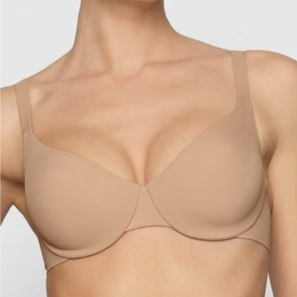 SKIMS Smoothing Intimates Full Coverage Lightly Lined Bra in Clay, 40H